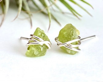 Raw peridot earrings, crystal earrings, peridot stud earrings, august birthstone earrings, green gemstone,dainty studs, raw stone earrings