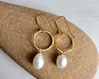 Pearl hoop earrings, Baroque Pearl Earrings, Gold hoops earrings, bridesmaid gift, Wedding, bridal earrings, geometric earrings, silver hoop