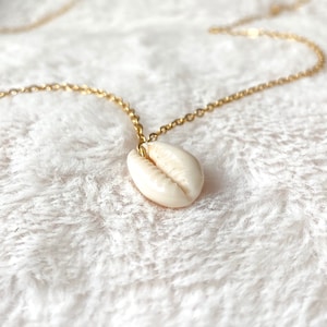 Cowrie Shell Necklace, Dainty Gold shell necklace, Silver shell necklace, Seashell necklace, tropical necklace, small shell, bridesmaid gift