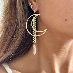 Large moon earrings, gold moon earrings, moon crystal earrings, clear crystal quartz, bohemian jewelry, crescent moon, arrow chain earrings