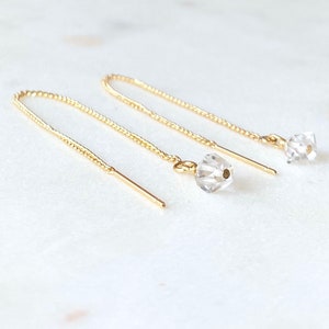 Orecchini Herkimer Diamond Threader, graziosi orecchini in oro, orecchini pendenti con cristalli, orecchini con diamanti grezzi, gioielli da sposa, pietra portafortuna di aprile