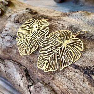 Large Monstera earrings,Gold leaf earrings, raw crystal earrings, monstera leaf, statement earrings, plant jewelry, dainty leaf tropical