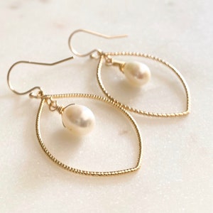 Pearl Hoop earrings, Gold teardrop hoop earrings, Dainty leaf earrings, freshwater pearl earrings, bridal earrings, Mother’s Day gift