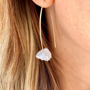 Raw Crystal earrings, crystal threader earrings, angel aura earrings, raw stone jewelry, Birthstone earrings crystal Quartz, rainbow Quartz