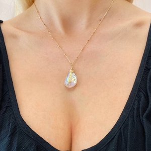 Colar Raw Angel Aura, colar de cristal bruto, colar de pedra bruta, colar de pedra do mês de abril, pingente de cristal de cura, quartzo de cristal arco-íris