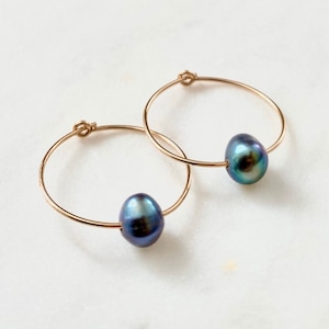 Black pearl hoop earrings,small hoop earrings freshwater pearl, Gold Hoop Earrings black peacock pearl, Valentine’s Day gift, simple pearl