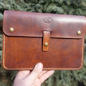 Cartera para documentos de cuero cosida a mano fabricada por Left Hand Leather