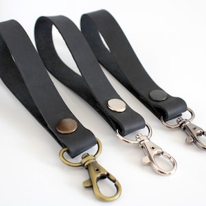 Muñequera de cuero negro. Pulsera de correa de cuero. Cordón para llaves. Llavero de cuero. Pulsera de llavero de cuero personalizada. Llavero de muñeca