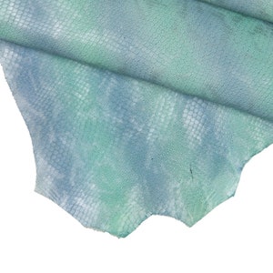 Pelle PITONE TURCHESE azzurro, capra motivo rettile morbida, pellame semi lucido stampato serpente B16423-ST La Garzarara