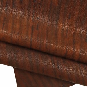 Pelle sportiva MARRONE con grana piccola, pellame di capra vintage con chiaro scuri, semi lucido, morbidezza media B14989-VT La Garzarara