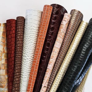 Chutes et restes de cuir imprimé crocodile et python, cuirs imprimés, couleurs assorties, sélection aléatoire 500 g 1 kg B097 B La Garzarara