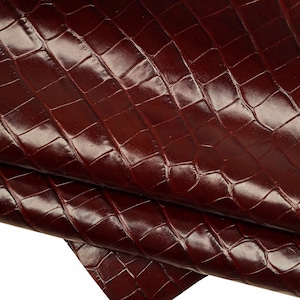 Pellame COCCODRILLO ROSSO scuro, pellame stampa cocco bordeaux, pelle lucida rigida motivo animalier B15290-ST La Garzarara