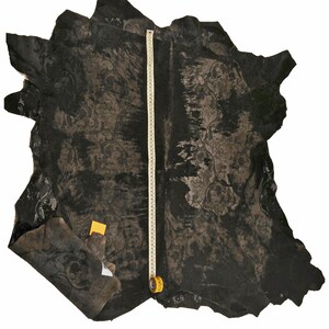 Pelle di cavallino nero TRAFORATO, pellame di vitello effetto pony acidato stampato morbido B15859-CV La Garzarara