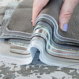 Ritagli di pelle Argento Grigio chiaro e Bianco, scampoli laminati e NON, tinta unita, lisci, con grana, morbidezze varie  300 gr B1508
