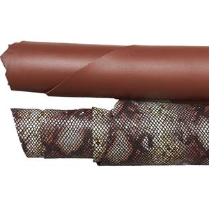 Ensemble de peaux entières en cuir lisse marron et imprimé python, effet serpent marron foncé B17168-ST La Garzarara