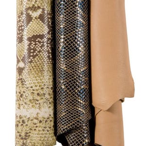 Cuirs imprimé reptile beige, peaux de python embossées à l'effet brillant naturel, cuirs mode neutres et élégants B17026-MT(ST) La Garzarara