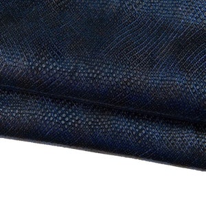 Pelle stampa RETTILE laminata blu, pellame METALLIZZATO invecchiato motivo serpente pitone B17114-MT(st) La Garzarara