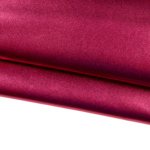 Pellame laminato ROSA ACCESO liscio, pelle metallizzata effetto satinato qualità premium, nappa rossa morbida 0.7 - 0.9 mm B16950-MT