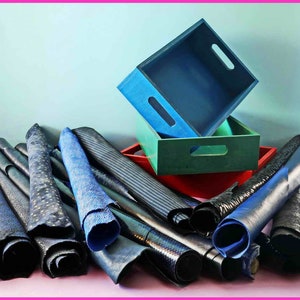 Pellami BLU, AZZURRO, 3 pelli casuali stampate e/o tinta unita, scamosciate, metallizzate, combinazione da scegliere B14923-ST