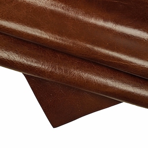 Pelle lucida color bruciato, pellame sportivo con grana MARRONE, vitello vintage con chiaro scuri, morbidezza media B15854-VT La Garzarara