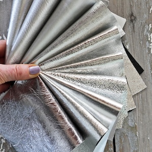 10 Ritagli di pelle ARGENTO laminata, selezione casuale di metallizzati tinta unita LISCI, con grana, spessori e morbidezze varie     B1528