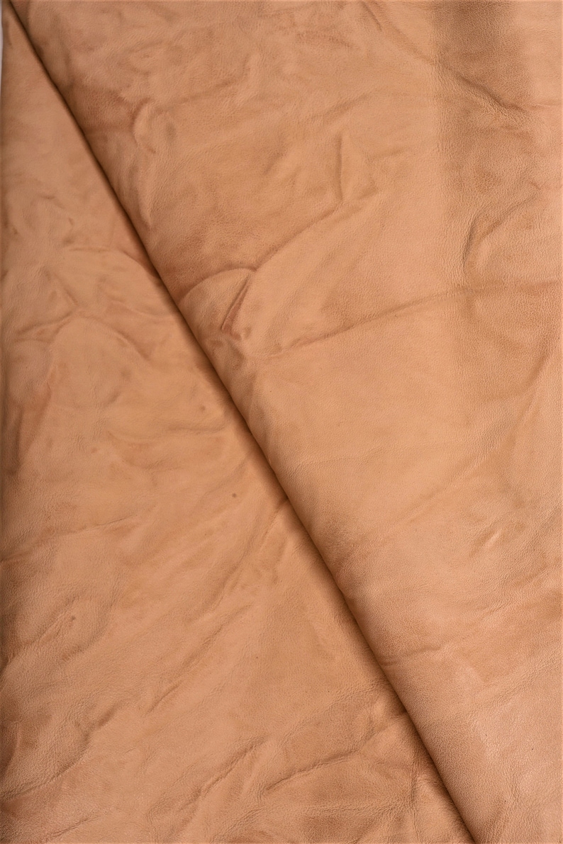 Italian leather soft skin A5936-VT La Garzarara sporty looking size 45 x 70 cm washed crumpled effect light dusty pink hide