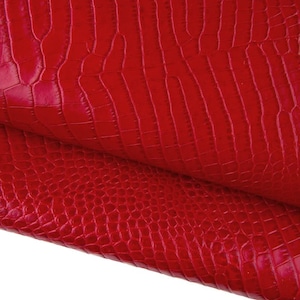 Vitello stampa COCCODRILLO rosso, pellame animalier lucido, pelle rossa abbastanza rigida ideale per borse B17335-ST La Garzarara