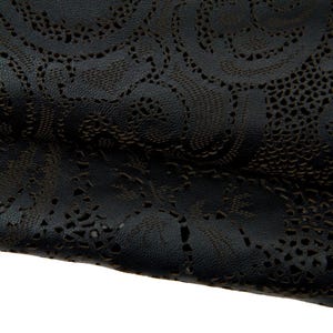 Pelle TRAFORATA nera con riflessi marrone scuro, nappa morbida stampa FLOREALE, pellame per hobbisti B17794-ST   La Garzarara