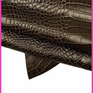 PELLE di COCCODRILLO marrone, pelle stampata cocco lucida, pellame stampa animalier rigido B15440-ST La Garzarara