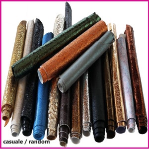 Scampoli di pelle effetto crack, laminati e non, pellami craquele' in pezzi, colori e rifinizioni varie, 10 pezzi  B102  La Garzarara