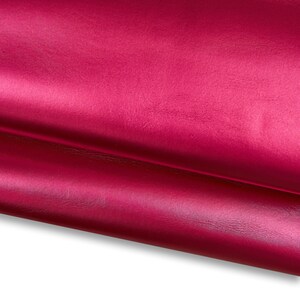 Pelle LAMINATA rossa, vitello LISCIO metallizzato rosso magenta, pellame morbido  1.0-1.2 mm B17891-MT   La Garzarara