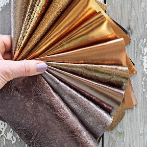 10 Ritagli di pelle BRONZO MARRONE laminata, selezione casuale metallizzati tinta unita LISCI, grana, spessori, morbidezze varie   B1532