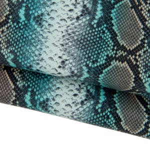 Pelle PITONATA azzurro, capra stampa rettile morbida, pellame lucido disegno serpente B17479-ST La Garzarara