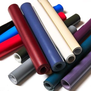 10 Ritagli di pellame ABRASIVATO opaco, selezione casuale di scampoli LISCI in diversi colori 25x20cm  RT305  La Garzarara