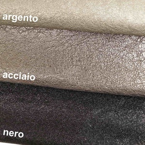 Pelle laminata argento acciaio e nera effetto stropicciato - pellame di capra metallizzato morbido lavato con grana B13556-MT La Garzarara
