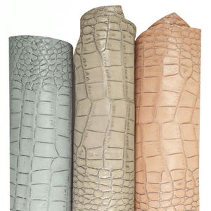 Pelle COCCODRILLO stampato celeste grigio rosa, pellame motivo cocco, vitello stampato animalier, morbidezza media B16032-ST La Garzarara