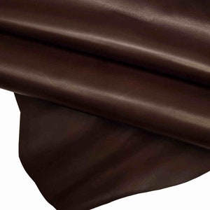 VERA PELLE naturale  bordeaux scuro - pellame vitellino pieno fiore  con vene leggermente visibili, abbastanza rigido B12481-TU La Garzarara