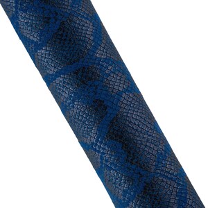 Piel laminada azul con estampado REPTIL, piel de cabra metalizada con motivo de serpiente pitón, suave 0,8 - 1,0 mm B19279-MT(st) La Garzarara