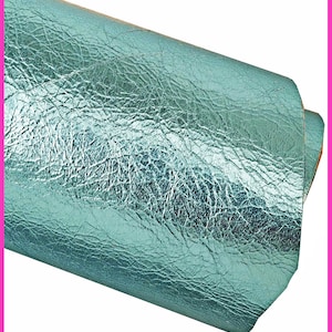 Pellame laminato CELESTE, pelle metallizzata azzurra effetto stropicciato, capra lucida morbida B15904-MT La Garzarara