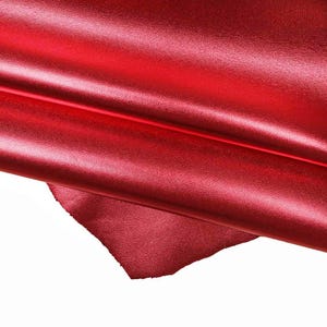 Pellame rosso LAMINATO, pelle METALLIZZATA rossa liscia, capra lucida morbida per artigianato, 0.8 -0.9 mm B16964-MT La Garzarara