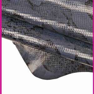 PELLE stampa PITONE, pellame rettile, vitello blu - nero con disegno serpente, lucido, 0.7 - 0.9 mm B14064-ST La Garzarara