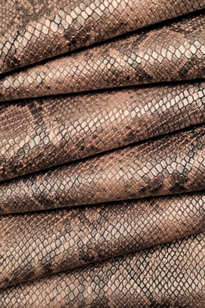 soft skin A7001-ST La Garzarara printed python rock effect bicolor dusty roseblack with a light pearl effect hides Italian leather