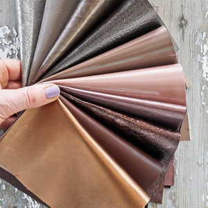 10 Ritagli di pelle TAUPE MARRONE GRIGIO, selezione casuale, scampoli laminati e non, tinta unita, lisci,grana e morbidezze varie   B1542