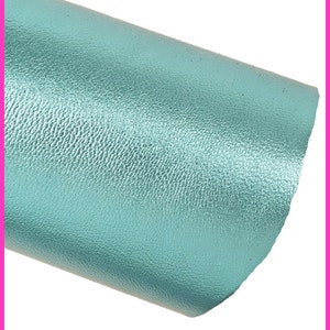 Pellame laminato CELESTE, pelle metallizzata azzurra, capra lucida liscia morbida B16098-MT La Garzarara