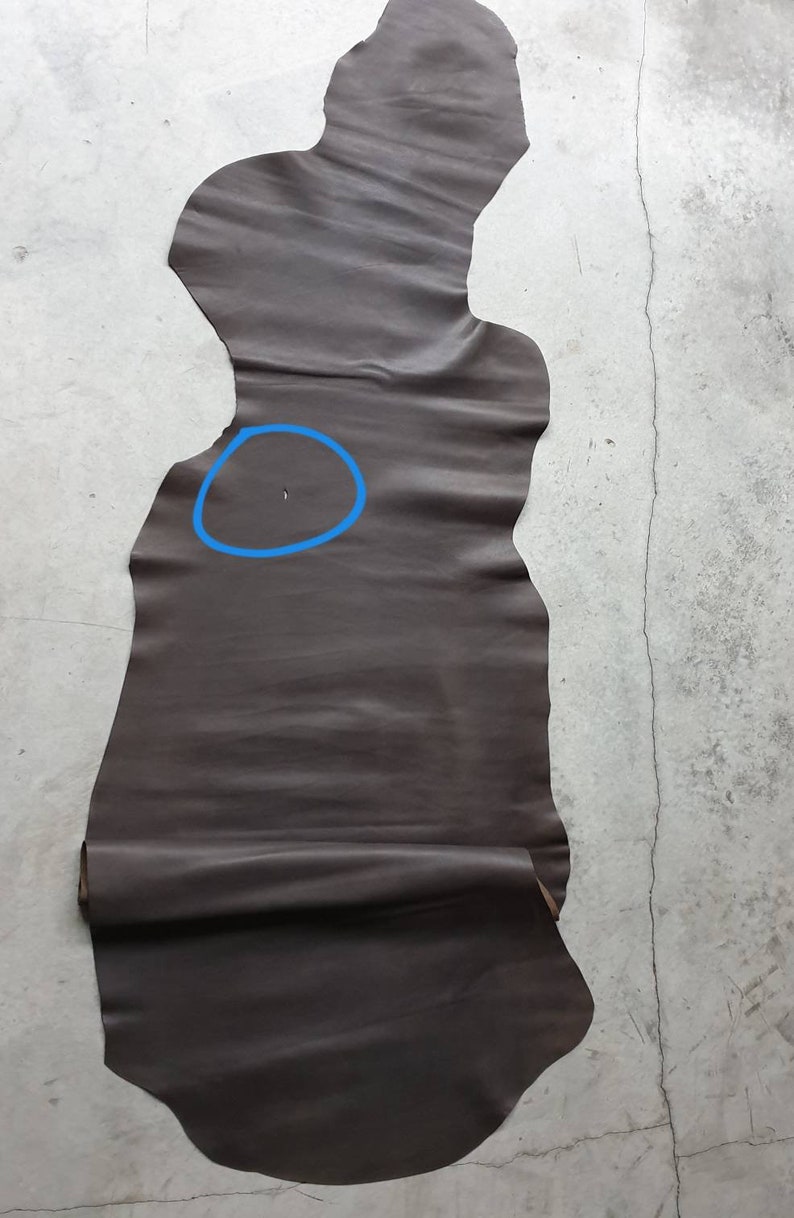 Italian leather soft skin A4221-VT La Garzarara sporty looking semi-glossy with a little deer texture dark grey hides
