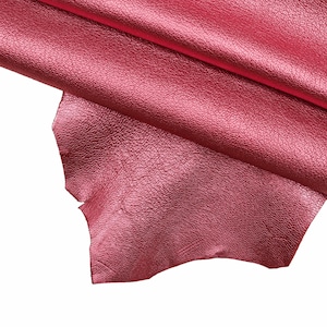 PELLE LAMINATA rosso viola fucile, capra metallizzata con grana, pellame stropicciato morbido e luminoso B14286-MT La Garzarara