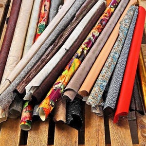 STOCK di 30 pelli intere - selezione CASUALE -mix di colori, fantasie, laminate, stampate, vintage, sportive e tinta unita  B14233-ST/b