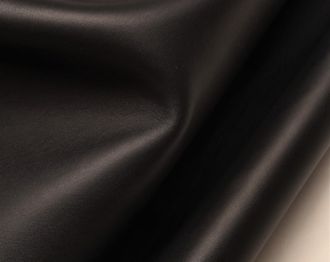 BLACK SMOOTH leather hide, sporty calfskin with light veins, black stiff thick cowhide, 1.6 -1.7 mm  La Garzarara