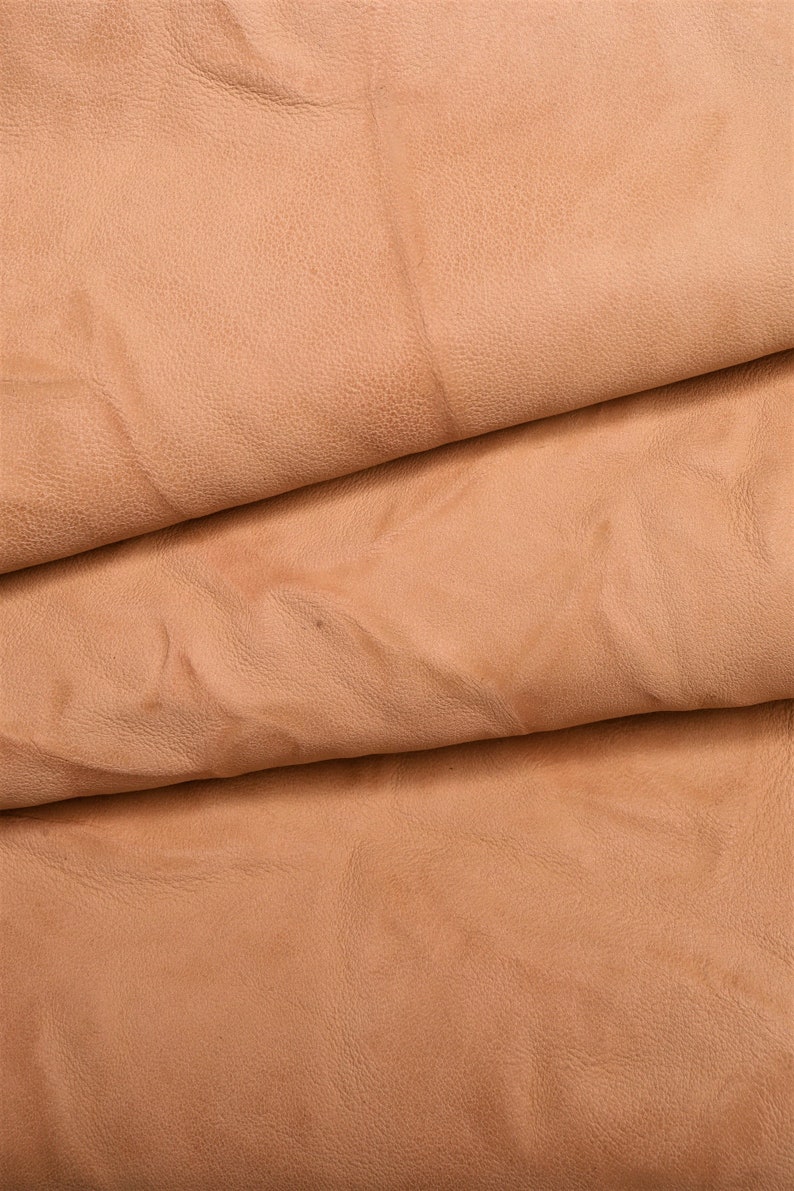 Italian leather soft skin A5936-VT La Garzarara sporty looking size 45 x 70 cm washed crumpled effect light dusty pink hide