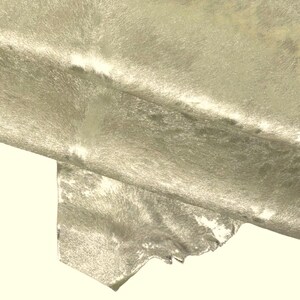 Pellame di cavallino LAMINATO platino, pelle di vitello effetto pony stampa a macchie effetto consumato morbido B16526-CV La Garzarara
